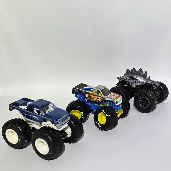 Lot of  Preowned  MONSTER TRUCKS. Backwards ROB, AfterShock, Bigfoot, Sunuva Dig - Picture 12 of 12